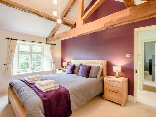 Ένα ή περισσότερα κρεβάτια σε δωμάτιο στο 2 Bed in Hoarwithy 93045