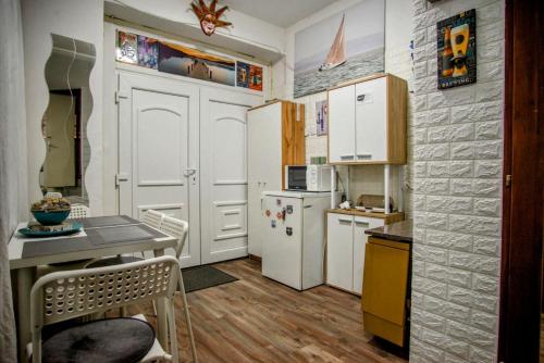 A kitchen or kitchenette at Centro Apartman