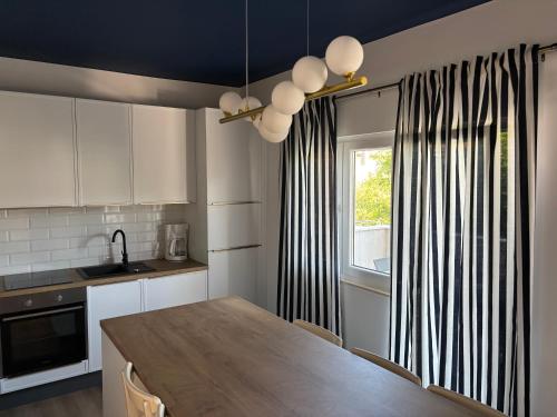Fotografie z fotogalerie ubytování Apartments Stina & Villa Ina v destinaci Seget Vranjica