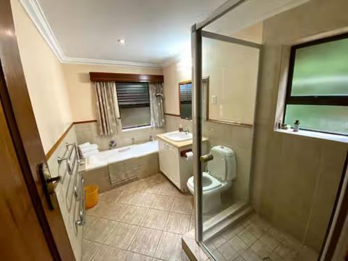 Baðherbergi á Peaceful Zimbali Escape with Pool, Deck & Views
