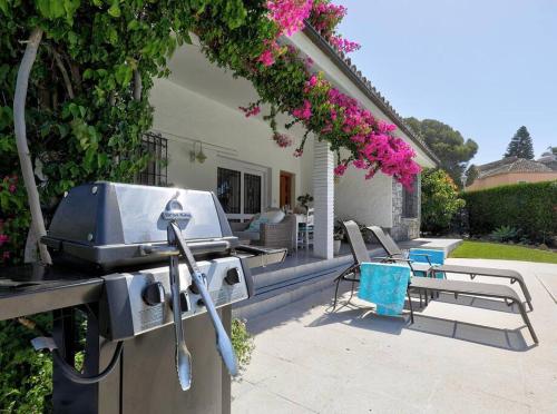 Andalusian Villa near the beach with Private Pool and BBQ