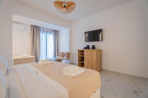 a bedroom with a bed with towels on it at Meltemi Marmaras in Neos Marmaras