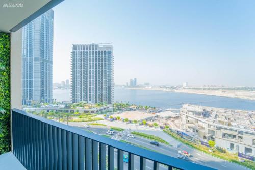Gardenia Suites Creek Harbour, 2 Bedroom Stylish Apartment with Creek Views