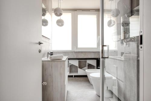 Hostmate - Milano - Imperia's Prism - Romolo IULM