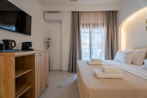 a hotel room with a bed with towels on it at Meltemi Marmaras in Neos Marmaras