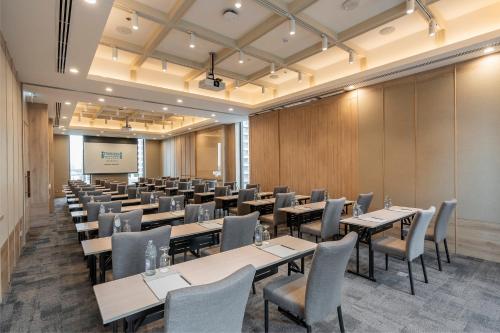 a large room with tables and chairs and a classroom at Staybridge Suites Bangkok Sukhumvit by IHG in Bangkok