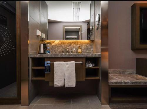 a hotel bathroom with a sink and towels at Crystal Orange Shanghai Lingang Ocean Park Hotel in Nianbalian