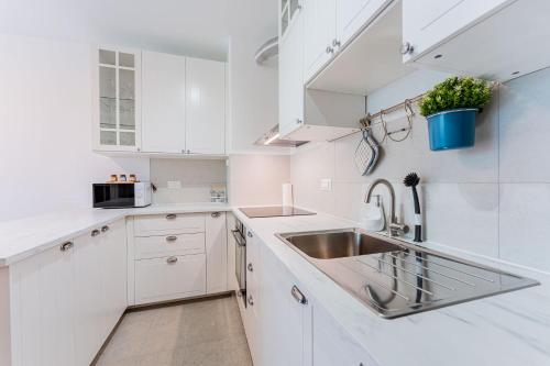 Flex SelfCheckIns 149 - Zagreb - Bedroom - Garage - Loggia