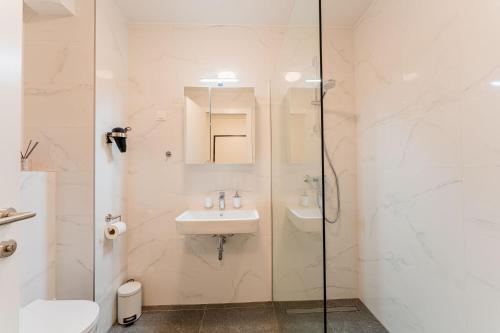 Flex SelfCheckIns 149 - Zagreb - Bedroom - Garage - Loggia