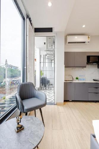 Η κουζίνα ή μικρή κουζίνα στο Imperial Stayz Serviced Apartment Sector 51