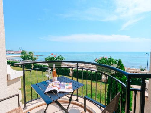 Blue Marine Apartment, complex Carpe Diem Balchik, free Parking