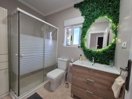 a bathroom with a toilet and a shower and a mirror at Apartamento MonteGolf con TERRAZA PRIVADA in Orihuela Costa