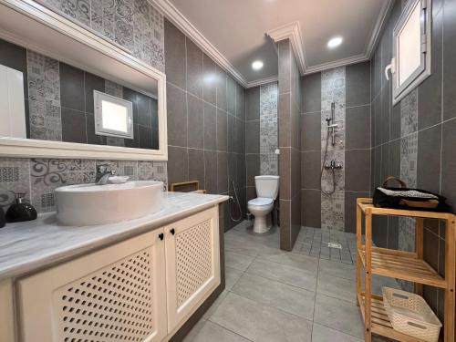 a bathroom with a sink and a toilet at Dar Yasmine in Triffa
