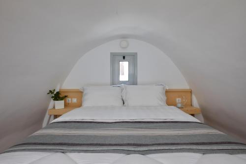 Postel nebo postele na pokoji v ubytování Santorini View