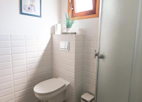 Un baño de Domki letniskowe i całoroczne w Kopalinie
