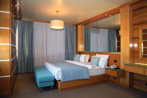 Postelja oz. postelje v sobi nastanitve Lahoya Suites