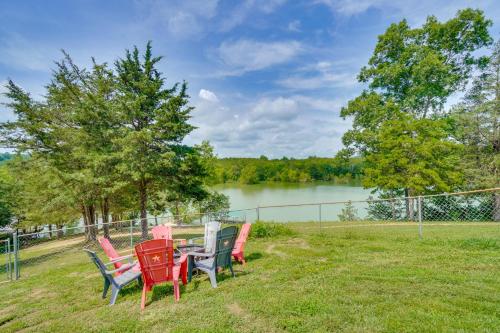 Zahrada ubytování Boat Dock Pet-Friendly Douglas Lake Getaway!