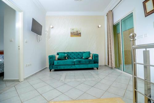 Χώρος καθιστικού στο Blue Mirage évasion mer & piscine privée à sidi bouzid