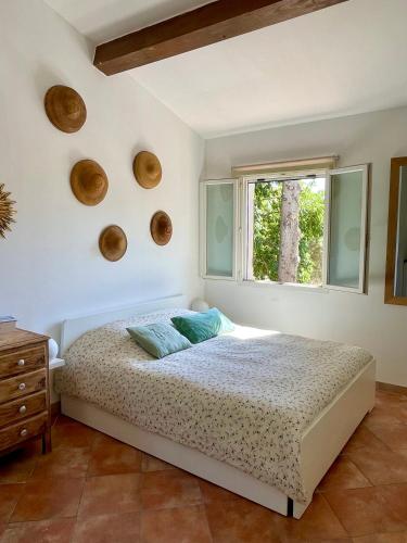 Photo de la galerie de l'établissement Villa au calme avec jardin, parking, clim, proche de tout !, à La Ciotat