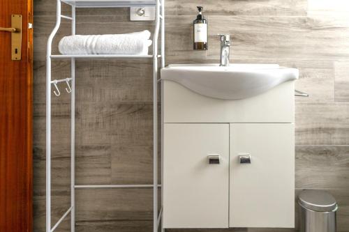 Ein Badezimmer in der Unterkunft Orizzonti Maceratesi
