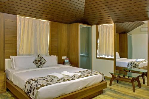 Postel nebo postele na pokoji v ubytování Vishal Lords Inn Gir Forest