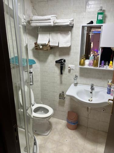 A bathroom at Donna Margherita Appartamento