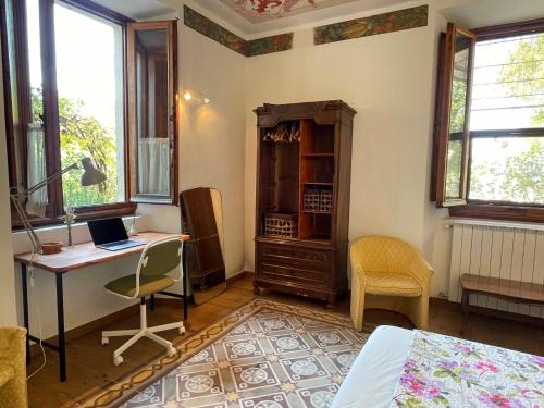 a bedroom with a desk and a desk with a laptop at Tertulia Coliving Coworking in Ampinana