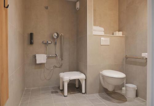 Ένα μπάνιο στο B&B HOTEL Carcassonne Rocadest La Cité
