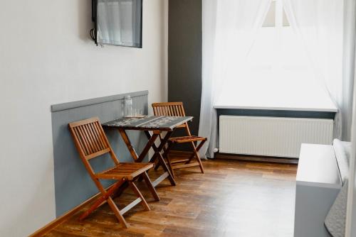 a dining room with a table and two chairs at Golden park Apartments in Umanʼ