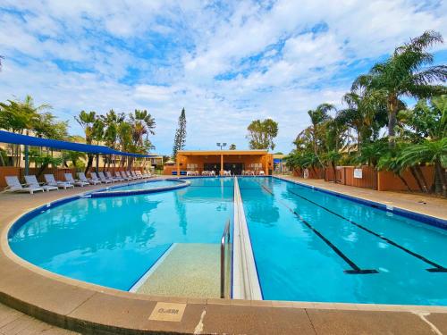 Kolam renang di atau dekat dengan Riverview Kalbarri 70 | Poolside | Pool | Sleeps 5