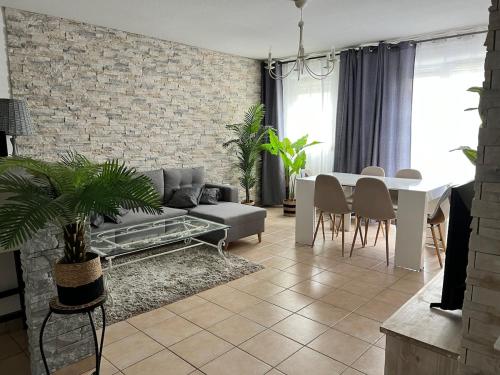 Appartement, 6 people, pool access, 10 minutes from Avignon,