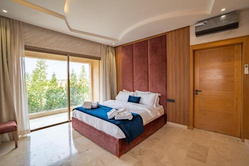 Ein Bett oder Betten in einem Zimmer der Unterkunft Monte Carlo Villa in Marrakesh - No Neighbors