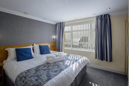 Ένα ή περισσότερα κρεβάτια σε δωμάτιο στο Granada Apartments Queens Mansions