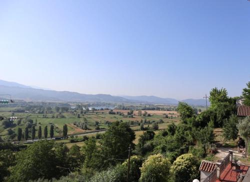 a view of the valley from the house at La Casa del Tau a Campigliano in Apoleggia