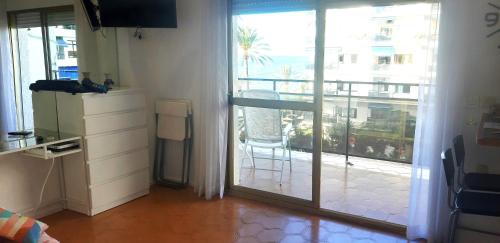 estudio de ensueño a pie de playa en Marbella en el SKOL