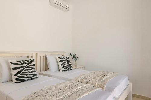 two beds sitting next to each other in a room at Lourdas Hideaway in Kefallonia