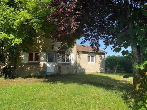 Maison familiale à Fresselines, jardin, rivière