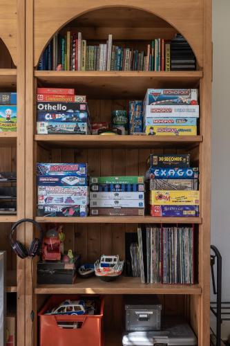a book shelf filled with books and dvds at Villa De Ruiter in Waasmunster