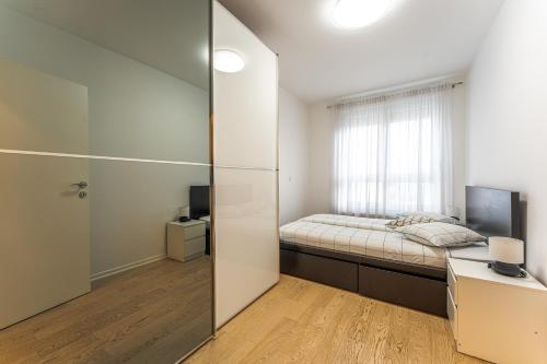 Flex SelfCheckIns 170 - Zagreb - Bedroom - Parking - Loggia