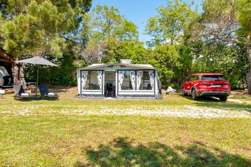 Bauer Caravan in FKK Camping Solaris