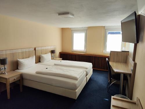 Postel nebo postele na pokoji v ubytování Hotel Altes Weinhaus