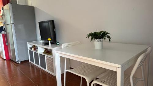 Estudio benal Beach vista a la piscina