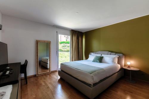 Ένα ή περισσότερα κρεβάτια σε δωμάτιο στο Sandi Luxury Apartment by Quokka 360 - modern flat in Lugano