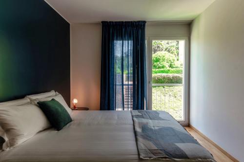Ένα ή περισσότερα κρεβάτια σε δωμάτιο στο Sandi Luxury Apartment by Quokka 360 - modern flat in Lugano