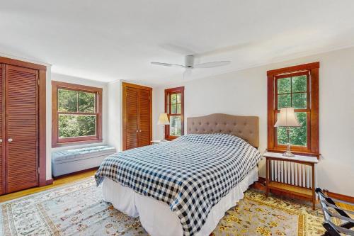 Postel nebo postele na pokoji v ubytování Blue Moon Cottage