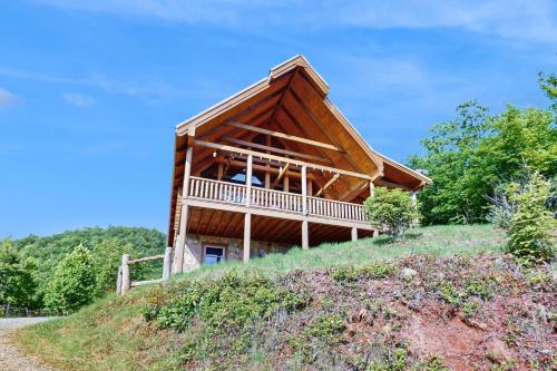 a house on top of a hill at Slice of the Mountain in Franklin