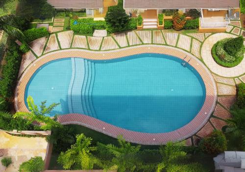 Kolam renang di atau dekat dengan Family Getaway 2BR Condo Near Palawan Airport with Gym - B2 1Kunzite