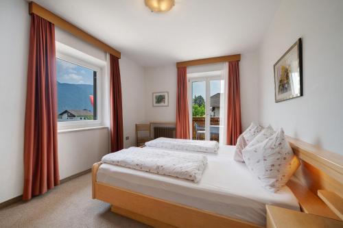 Postel nebo postele na pokoji v ubytování Rosalie Apartments