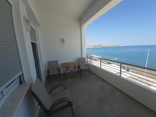 Central apartment by the sea