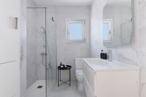 Ένα μπάνιο στο Urban Condo 10th Floor - 2 Bdr